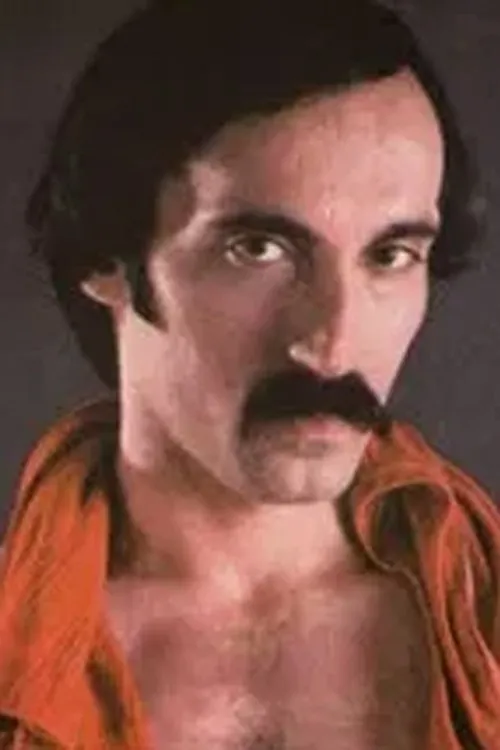 Dennis Lee ha trabajado con Nick Poulos en 1 ocasiones