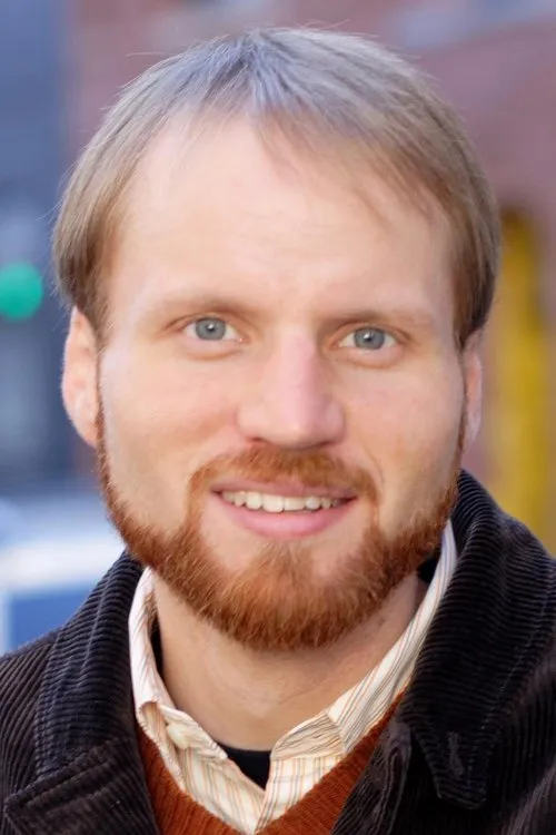 Nick Prueher interpretando a Self - Host