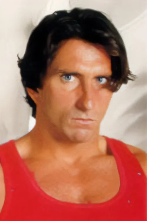 Nick Romano interpretando a