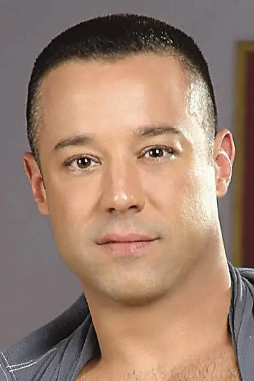 Nick Thomas interpretando a 