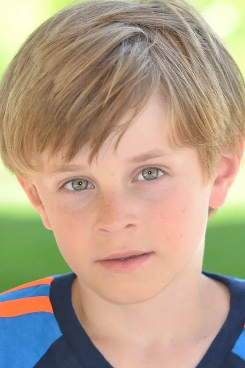 Nickolaus Schnetzky interpretando a Young Josh Davis