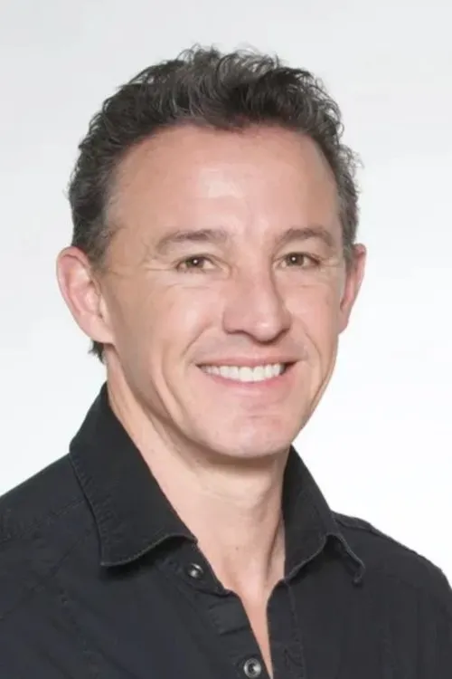 Nicky Dewhurst interpretando a Young Man