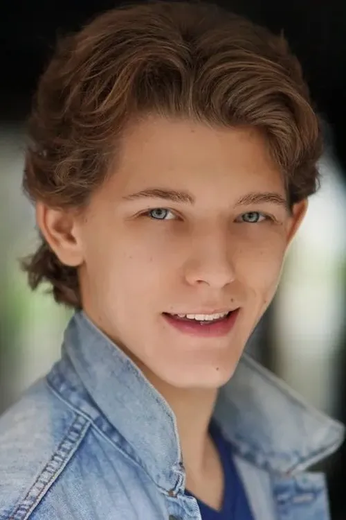 Nico Ford interpretando a Darrell