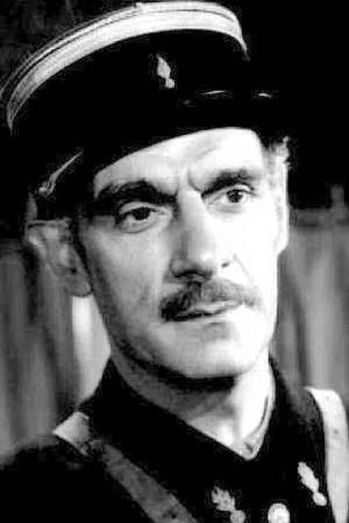 Nicolas Amato interpretando a 