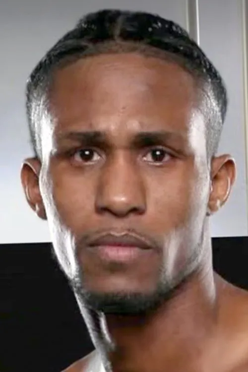 Nicolas Polanco interpretando a Self