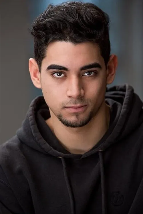 Nicolas Salgado interpretando a Lenny