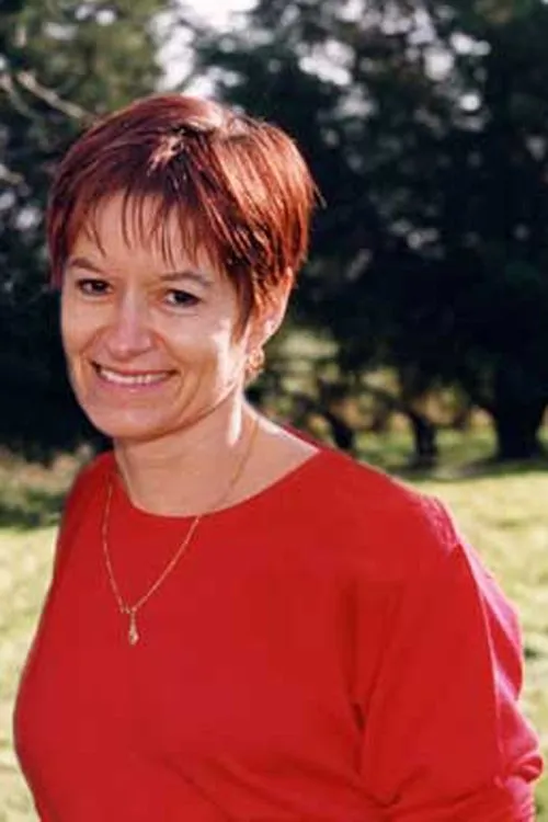 Nicole Avezard interpretando a