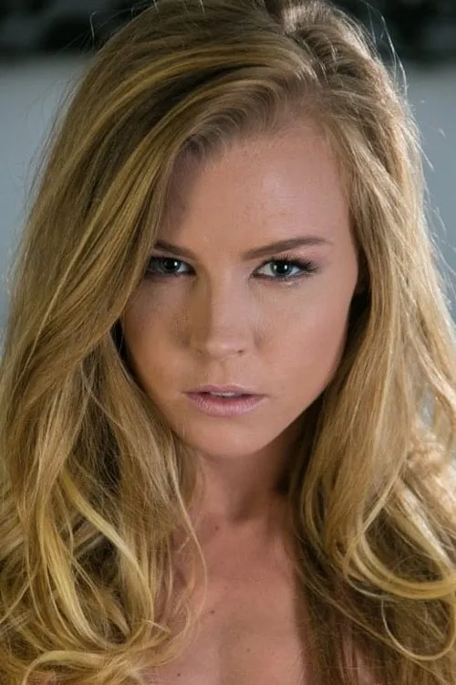 Nicole Clitman interpretando a