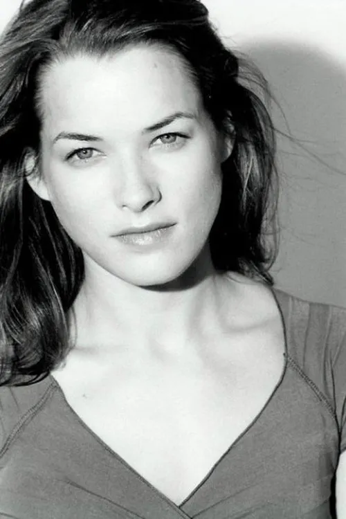 Nicole DeHuff interpretando a Wanda Livingston