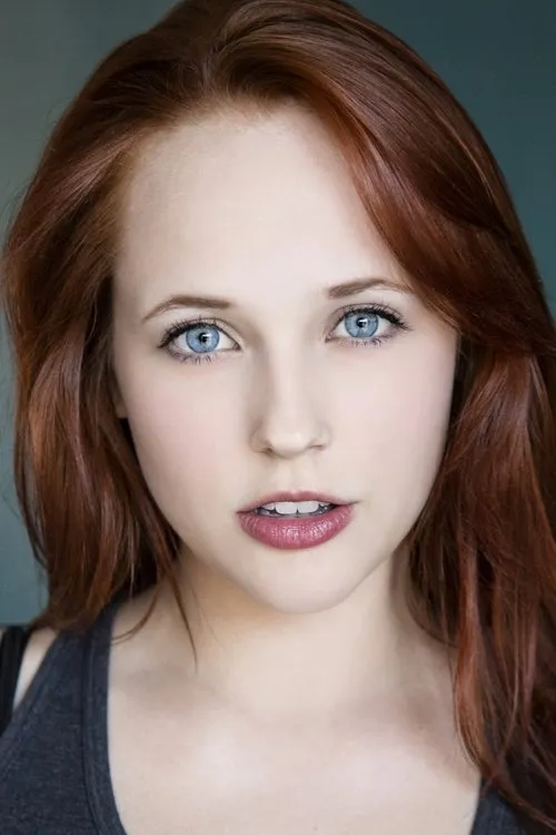 Nicole Elliott interpretando a Heather