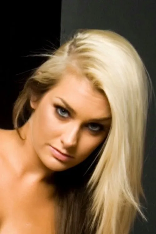 Katie K. ha trabajado con Nicole Lauren en 2 ocasiones