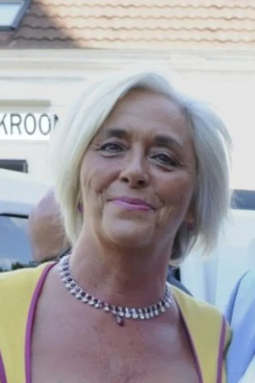 Nicole Laurent interpretando a Claire