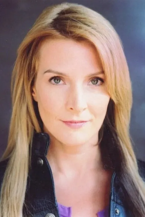 Nicole St. Martin interpretando a Mrs. Fisher