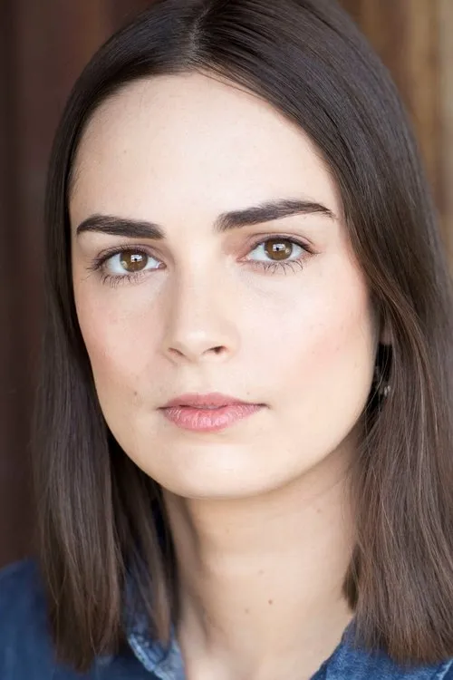 Nicole Velasco Lockard interpretando a Ada Viramontes