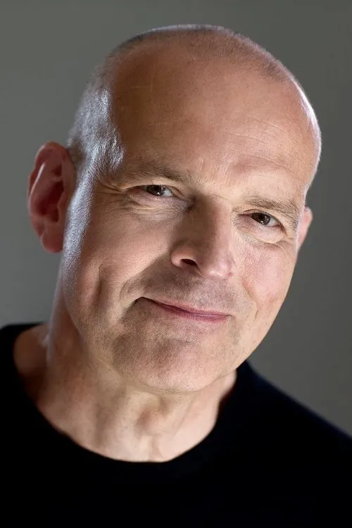 Niels Olsen interpretando a