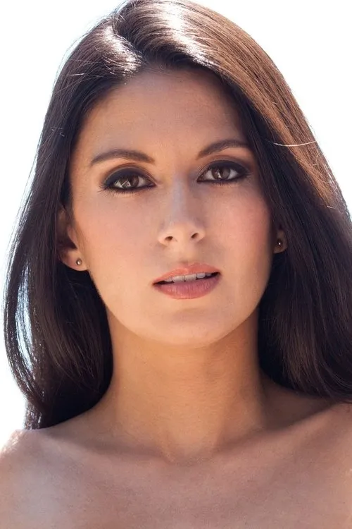 Nikki Daniels interpretando a 