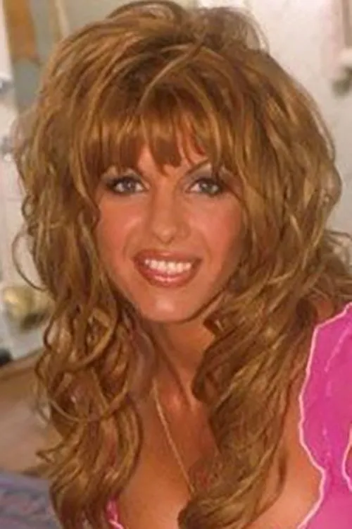 Nikki Lynn interpretando a 