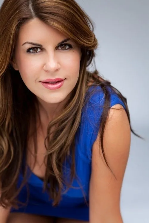 Nikki Martin interpretando a Jenny