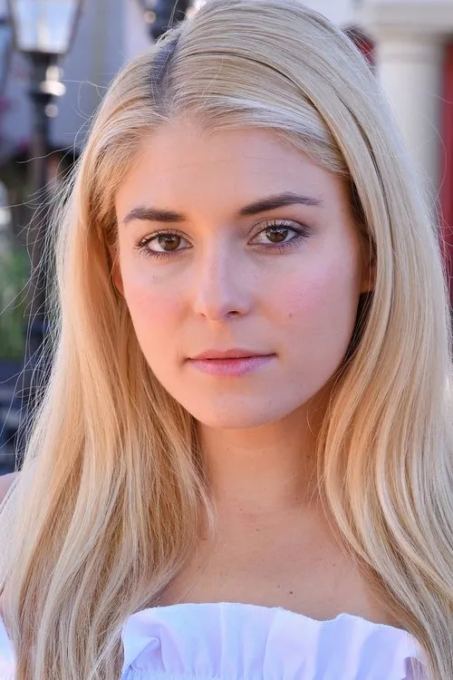 Nikki Peach interpretando a 