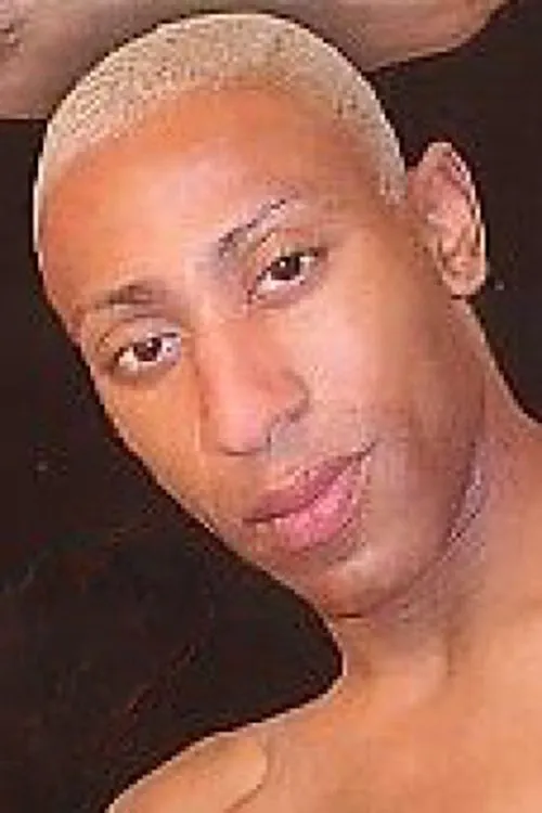 Nikki interpretando a 