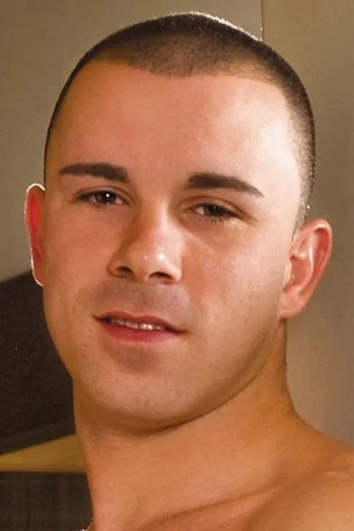 Nikko Alexander interpretando a 