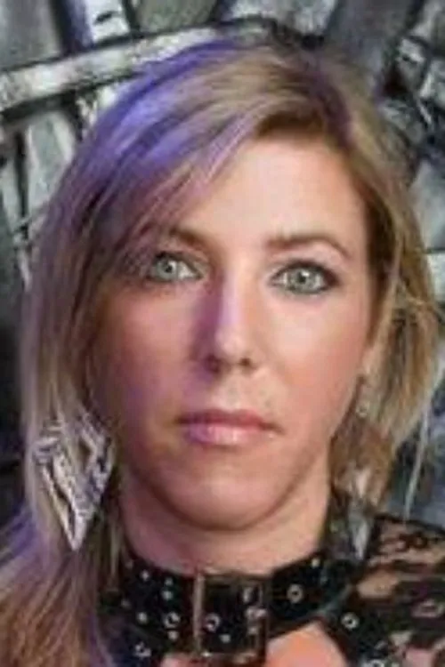 Nikky Clarisse interpretando a 