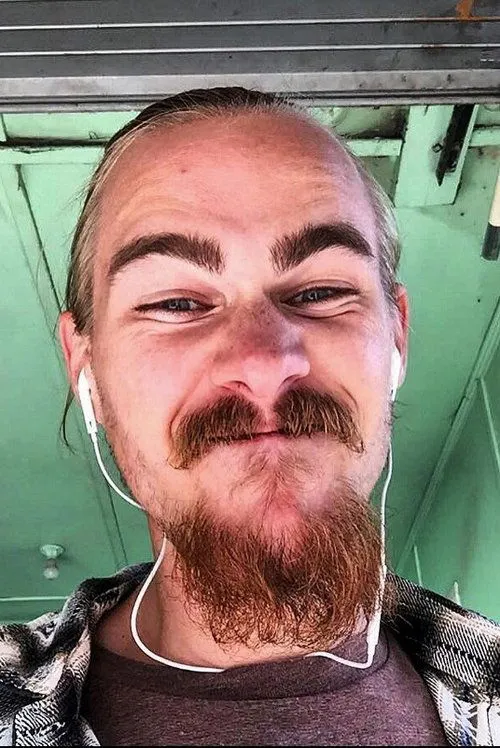 Niklas Konowal interpretando a Willi