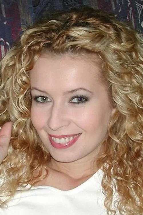 Nikol interpretando a 