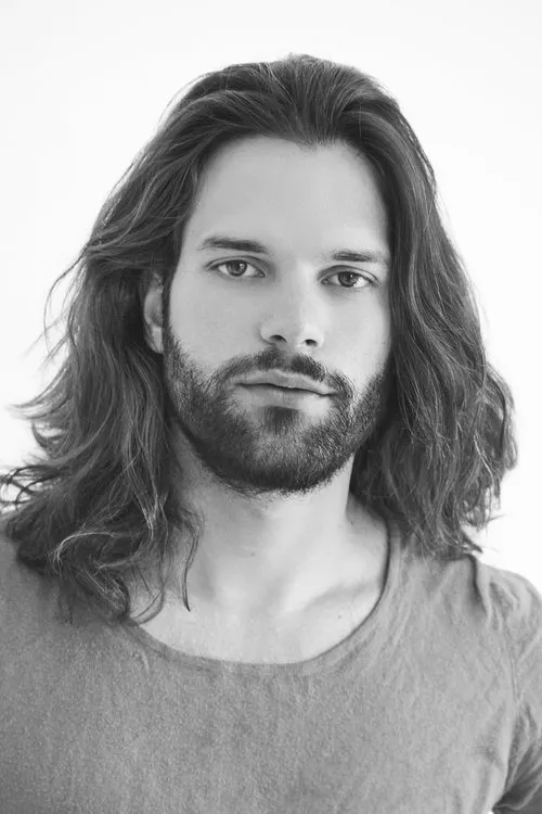 Nikolas Bravos en su biografía y filmografía