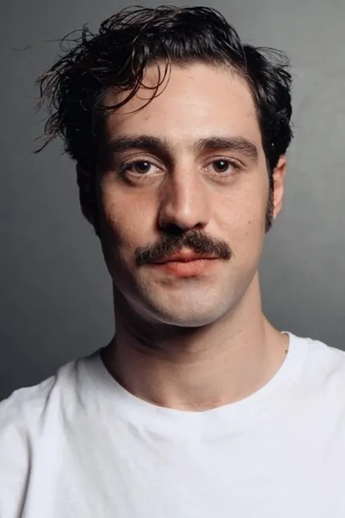 Nikos Lekakis interpretando a 