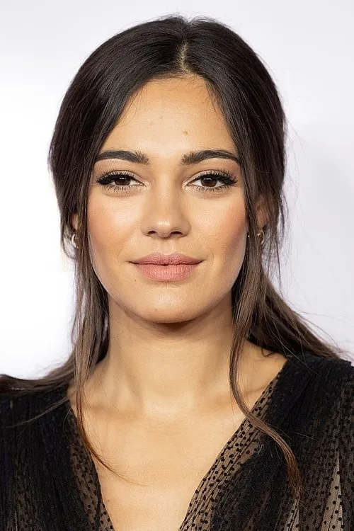 Nilam Farooq interpretando a Yasemin