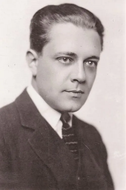 Niles Welch interpretando a Thomas Scott