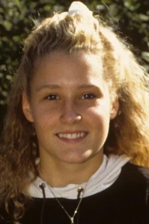 Nina Almlöf interpretando a Anna Andersson