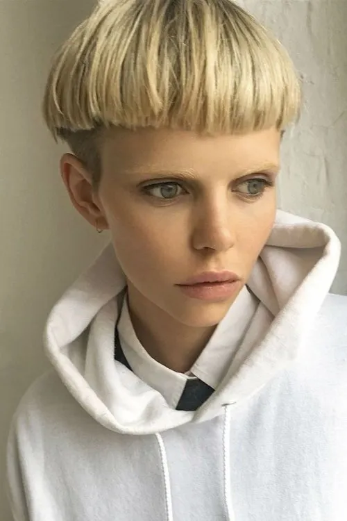 Nina Milner — personaje: Kate Ballard