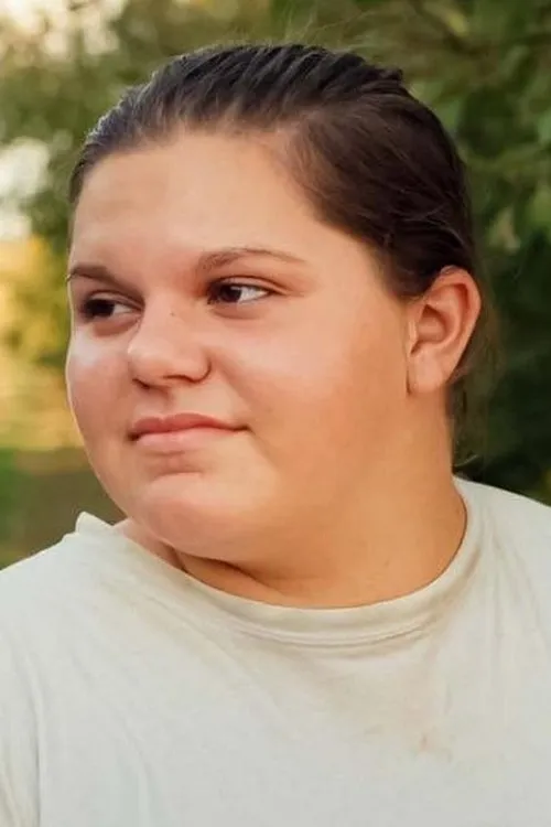 Nina Poletto interpretando a Sam