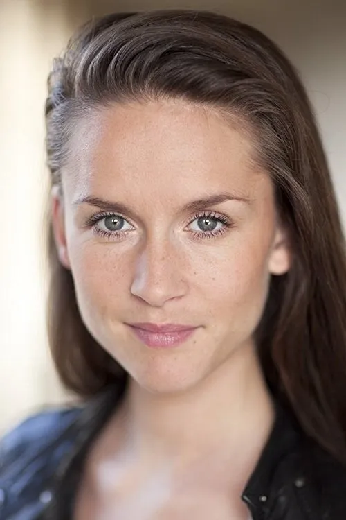 Nina Yndis — personaje: Adina Ilic / Zoe Popescu