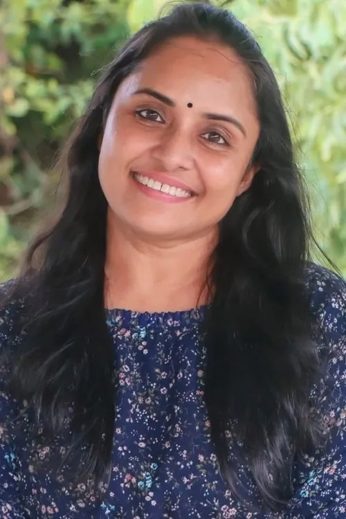 Nisha Sarangh — personaje: Padavalam Veettil Neelima Balachandran