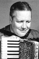 John Wahlbom ha trabajado con Nisse Lind en 1 ocasiones