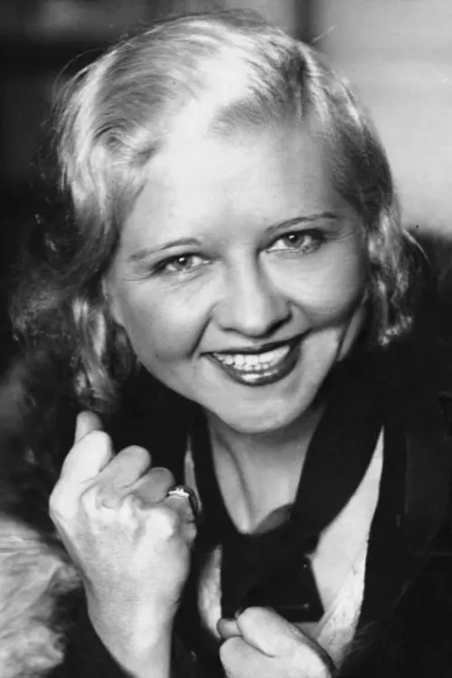 Nita Cavalier interpretando a Maisie