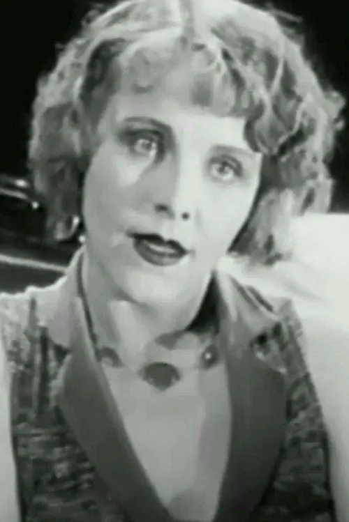 Nita Martan interpretando a Madelynne Cabrone