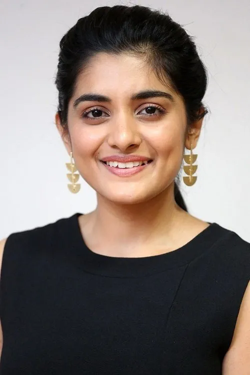 Nivetha Thomas interpretando a Elena