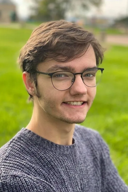 Noah Turks interpretando a Nathan