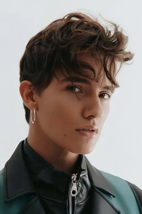 Bettina Devin ha trabajado con Noah Urrea en 1 ocasiones