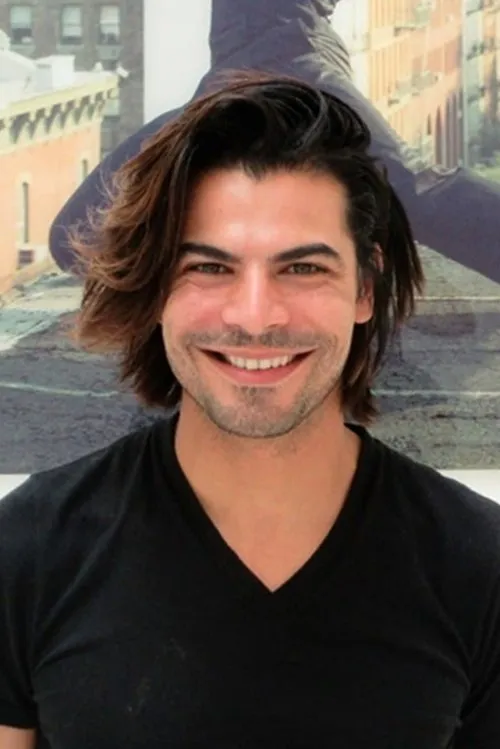 Noah Valentyn interpretando a Nordip Doenia