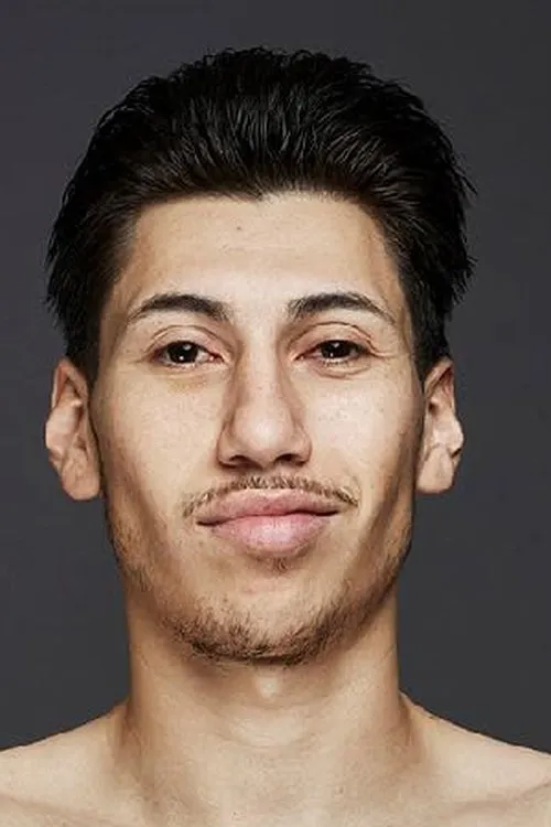 Noe Larios Jr interpretando a Self