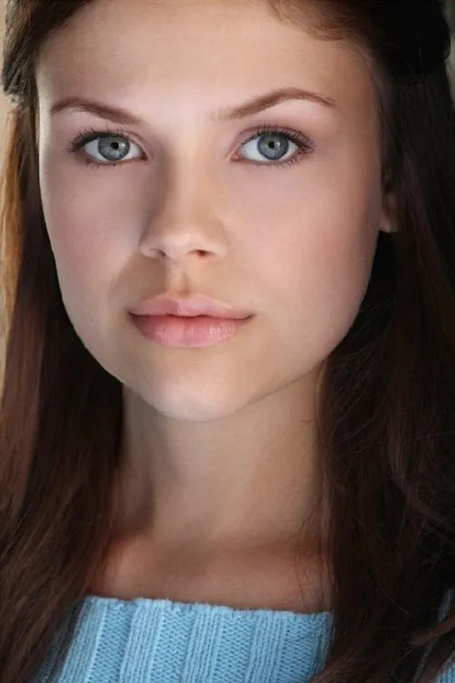 Noell Coet interpretando a Nikki Collins