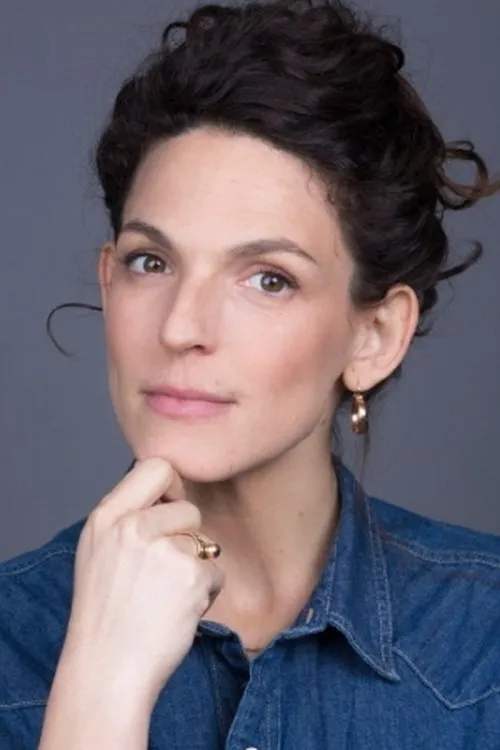 Noga D'Angeli — personaje: Viki