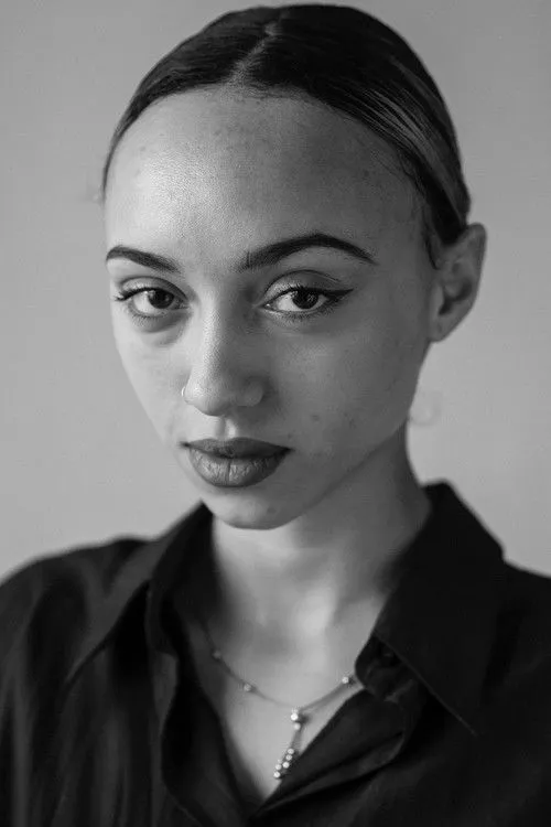 Nokokure Dahl interpretando a Emily