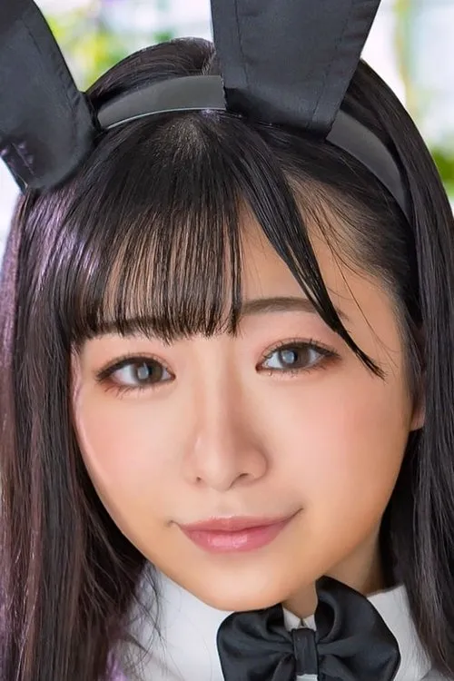 Non Shirohana interpretando a