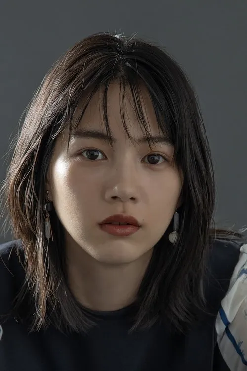 のん interpretando a Tomo